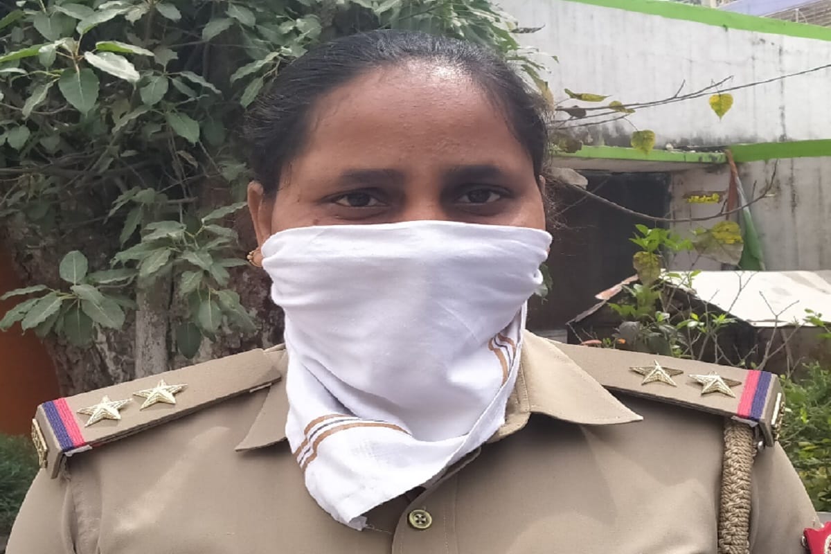 Aparajita, Women policemen are doing regular duty in Bijnor against corona