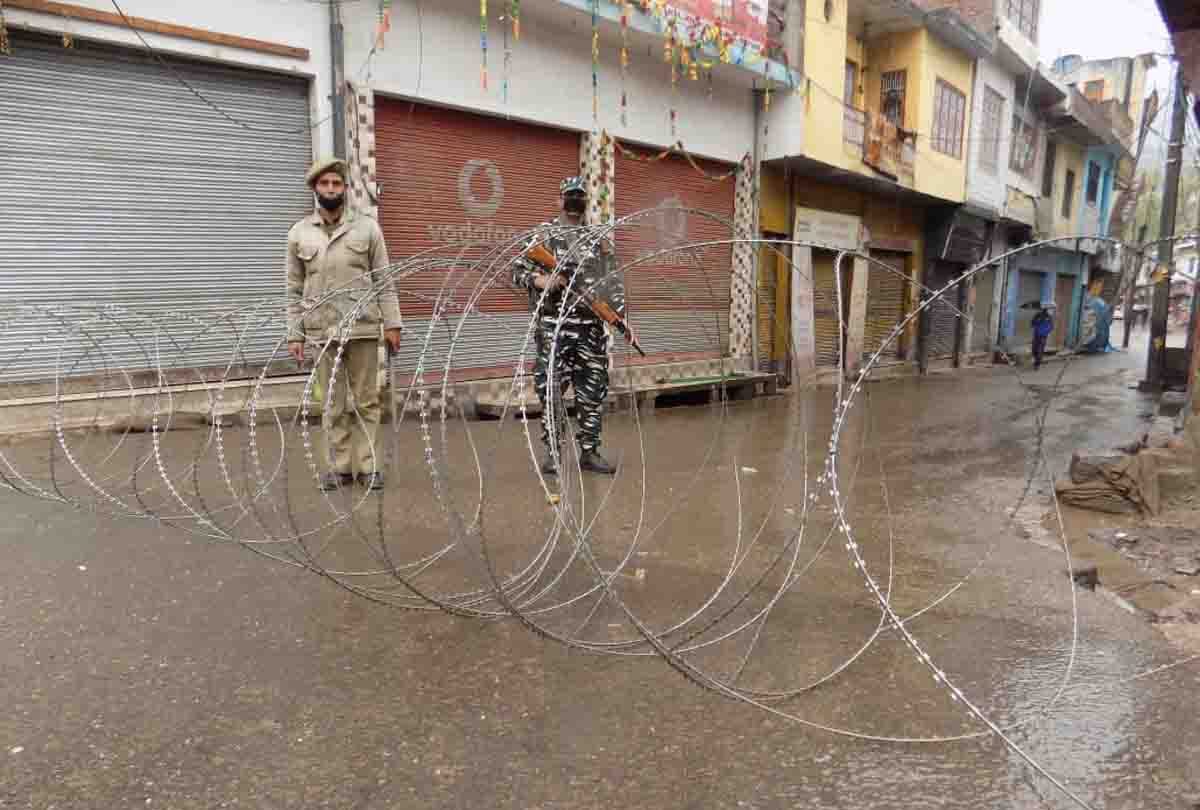 coronavirus Jammu Kashmir news in hindi, People returning from abroad became challenge for police