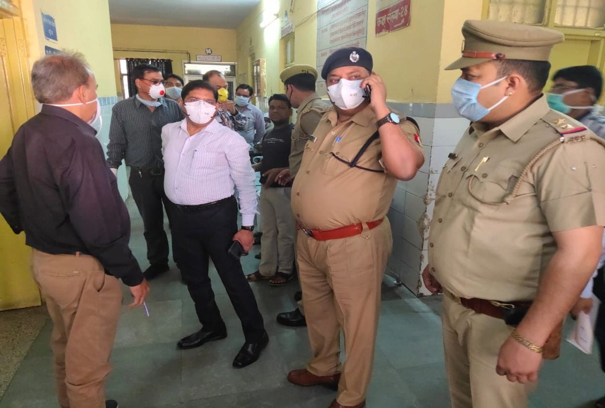 Corona Virus Dm Inspection In Hospital Two Workers Drinking Alcohol