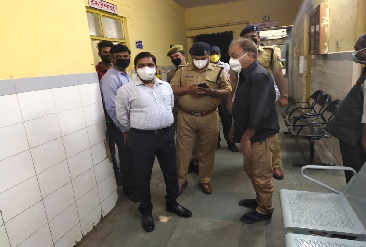 Corona Virus Dm Inspection In Hospital Two Workers Drinking Alcohol