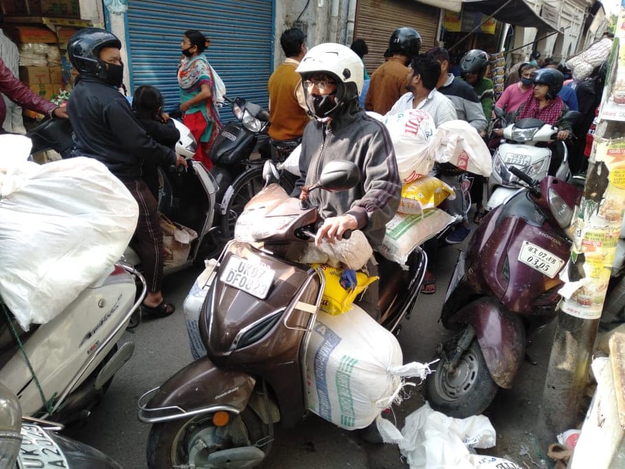 Lockdown in Uttarakhand News Update: curfew like condition, public rush in early morning