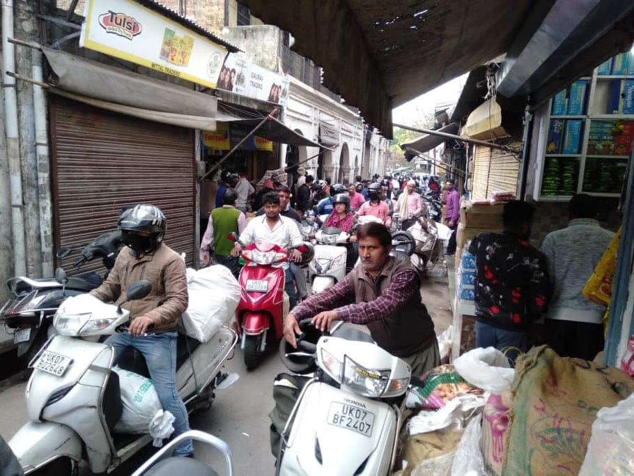 Lockdown in Uttarakhand News Update: curfew like condition, public rush in early morning