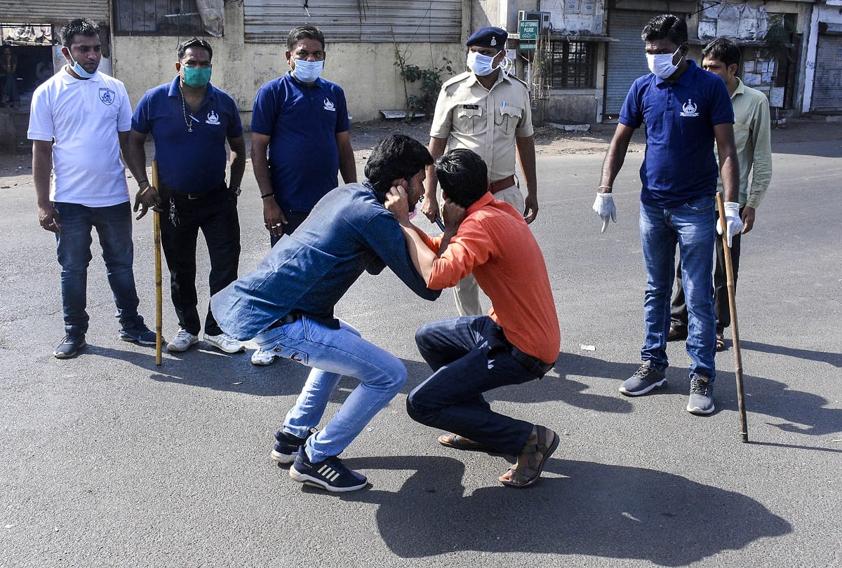 Strict action on lock down violators, 33 arrested, 301 vehicle seized