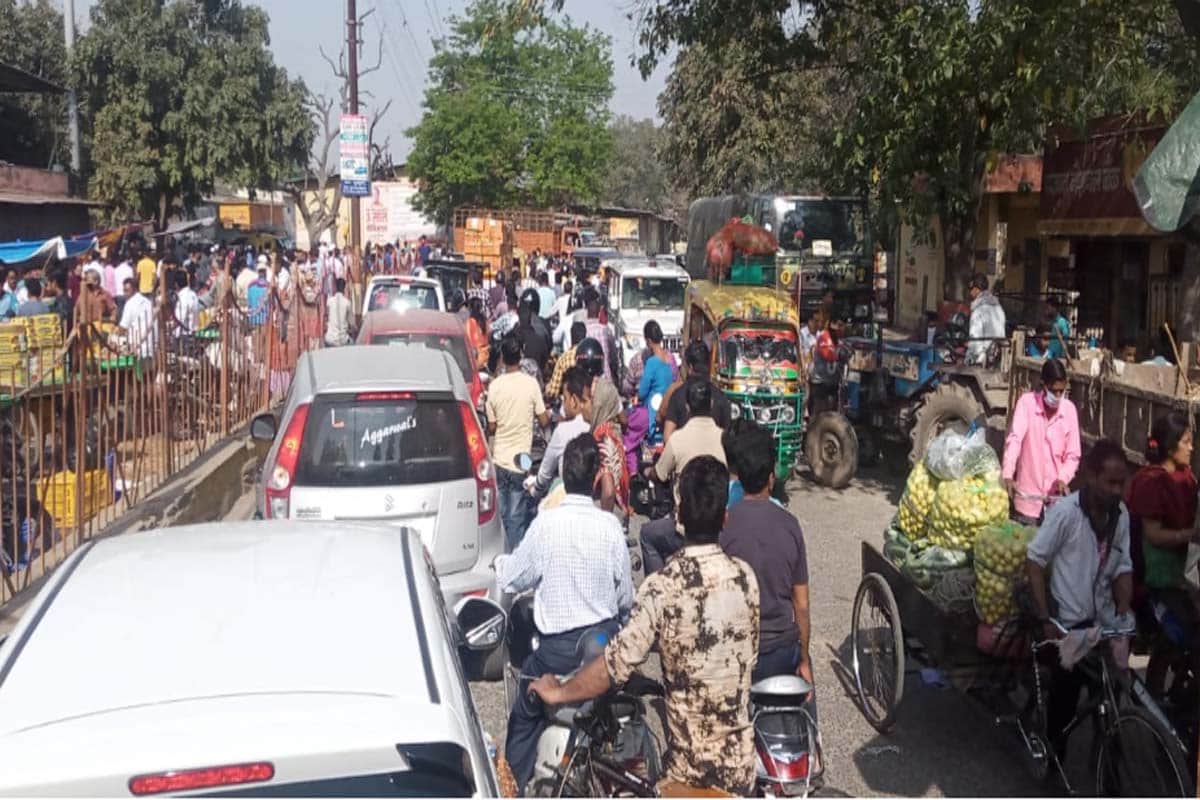 Coronavirus: Lathicharge in Meerut on lockdown violation, police sealed Haryana Uttarakhand borders