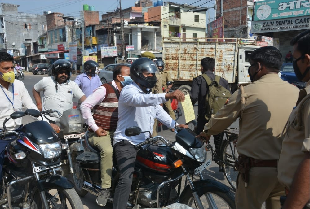 Police took hard actions for violations of lock down in lucknow.