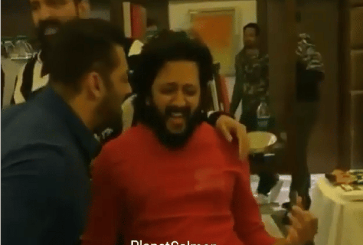 salman khan sung his hit song and bobby deol riteish deshmukh dance video viral