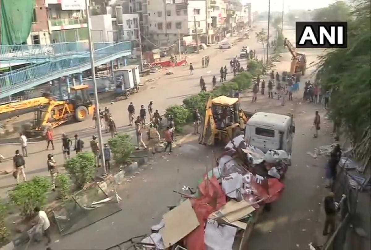 Shaheen bagh protest site cleared by delhi police amidst lockdown in wake of corona virus