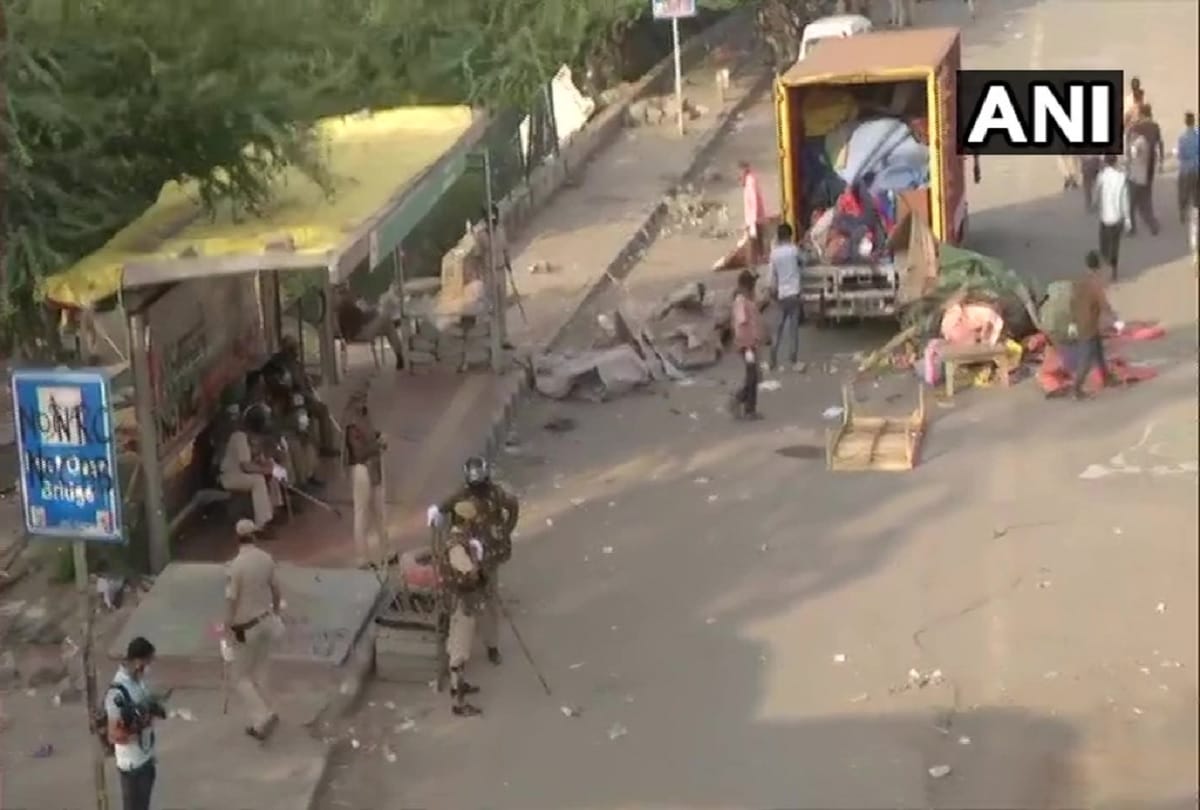 Shaheen bagh protest site cleared by delhi police amidst lockdown in wake of corona virus