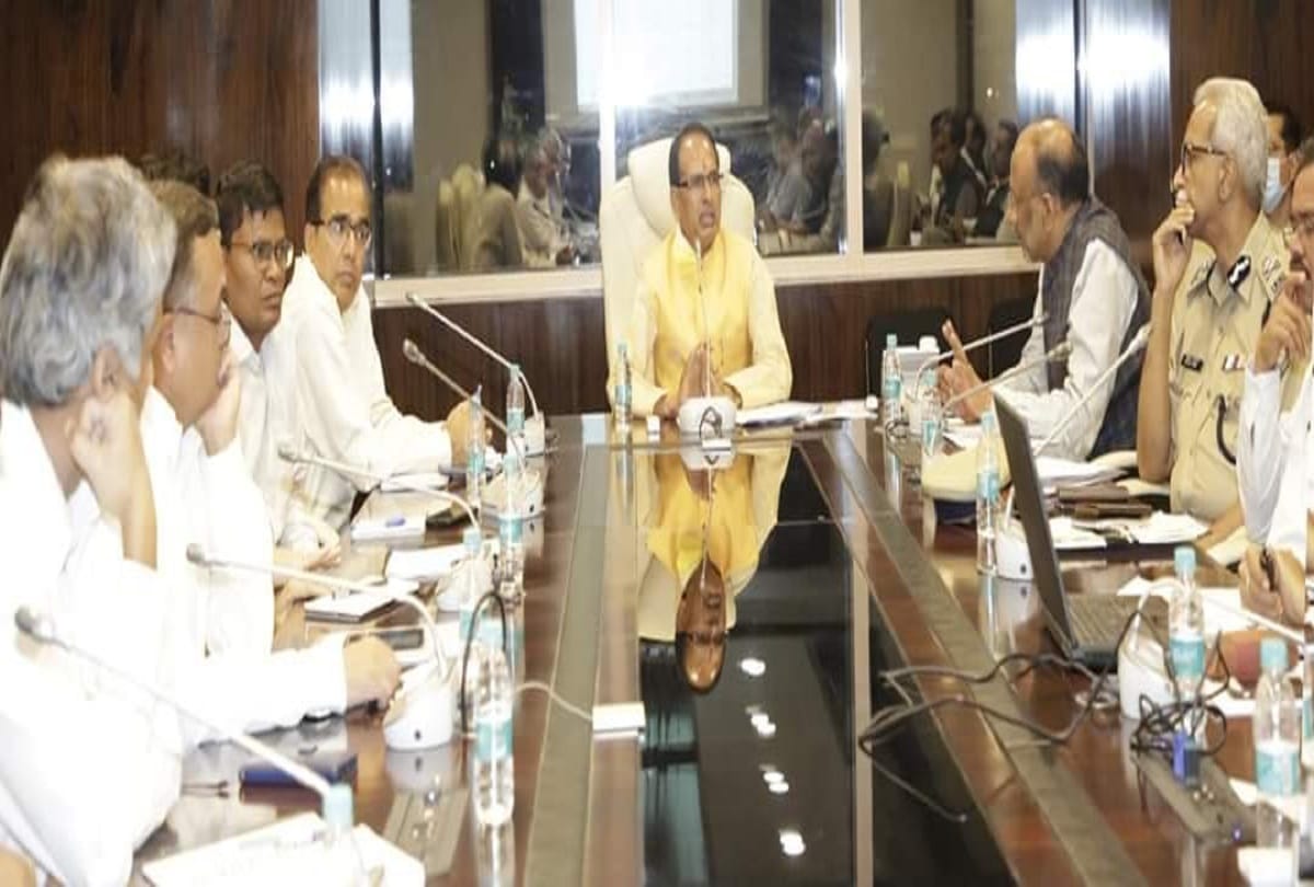 Coronavirus, CM Shivraj Singh Chouhan holds a high level meeting with officials to review preparedness in the wake of COVID19