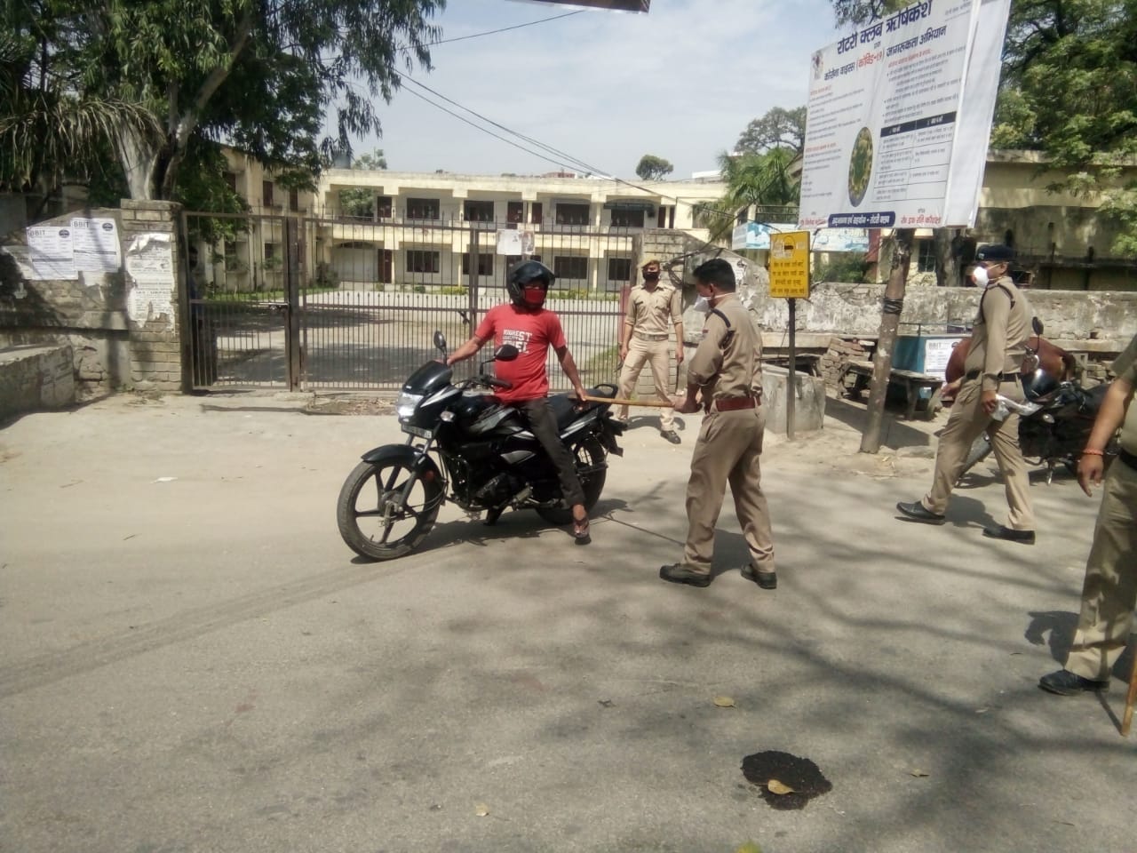 Lockdown in Uttarakhand News Update: police beaten public who walk on roads for no reason