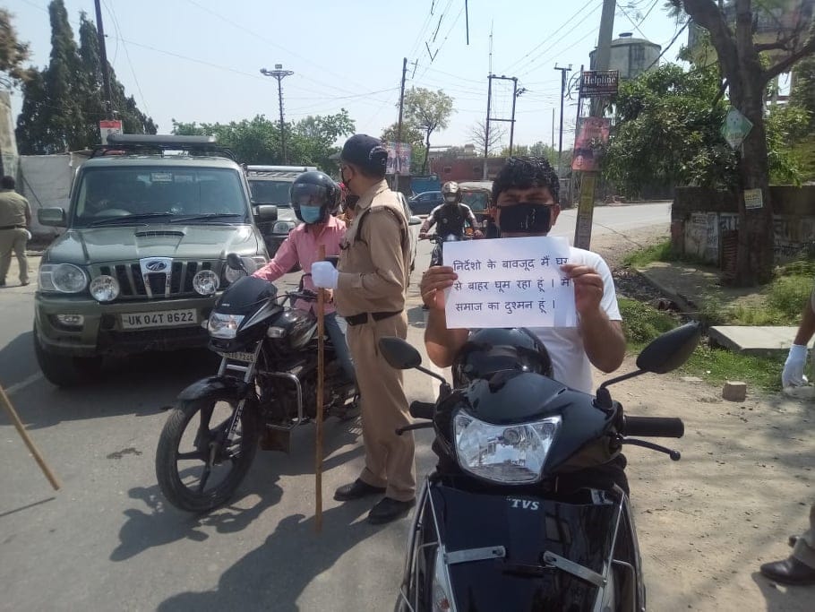 Lockdown in Uttarakhand News Update: police beaten public who walk on roads for no reason