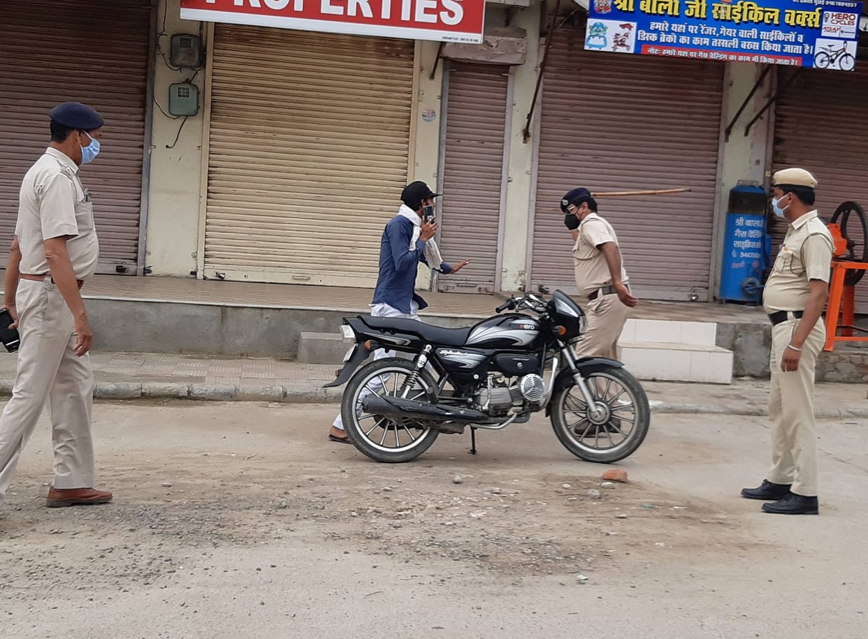 police,action,corona,curfew