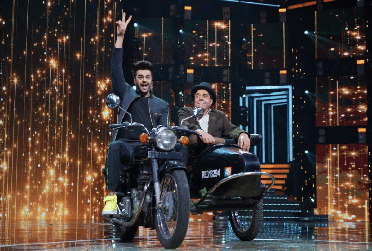 dharmendra perform with manish paul Sholay song yeh dosti hum nahi todenge