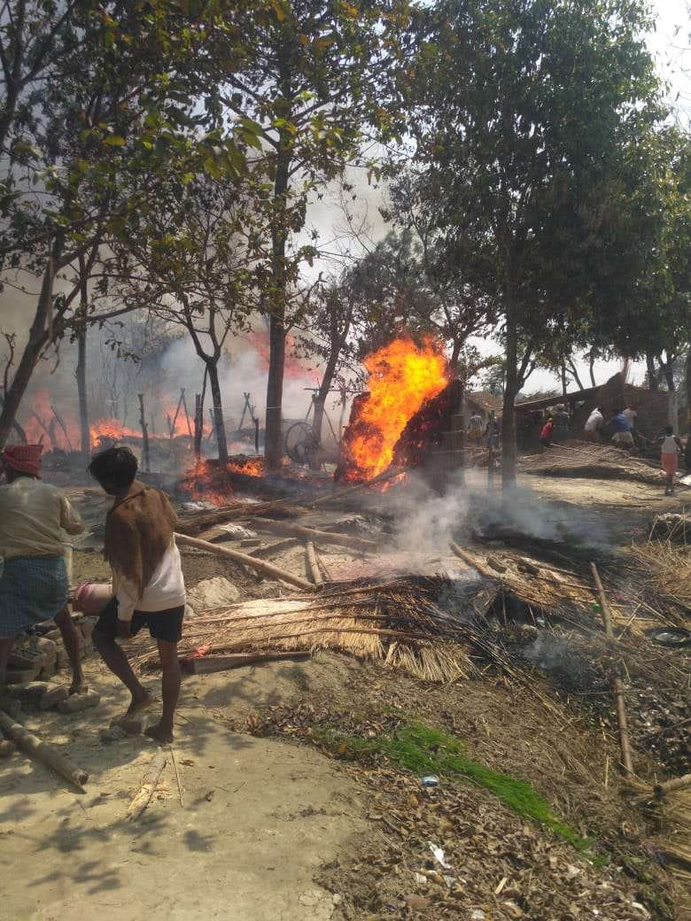 Cylinder burst fire, 30 families' huts burnt