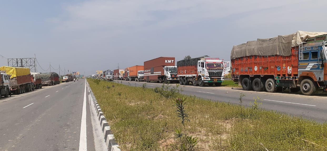 Many trucks are hostage on Rohana toll for four days