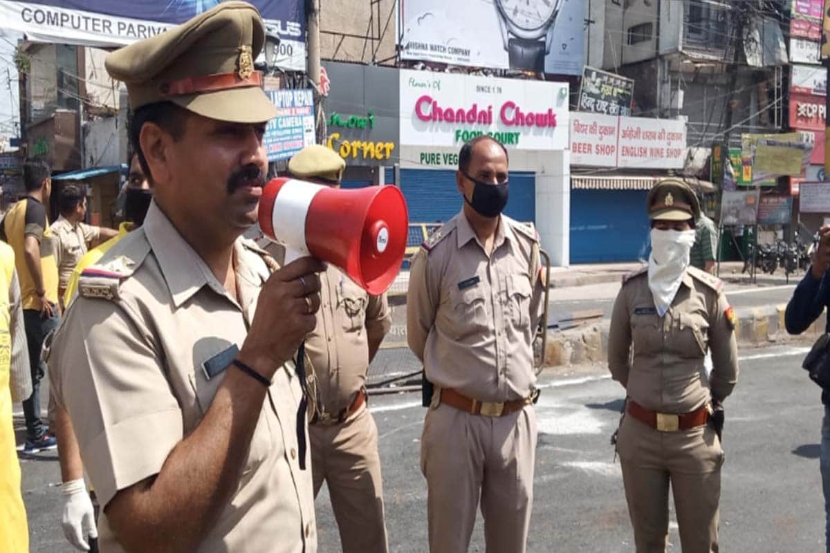 Coronavirus in india: Meerut police sanitizing their sticks for people of rules breaker of the lockdown