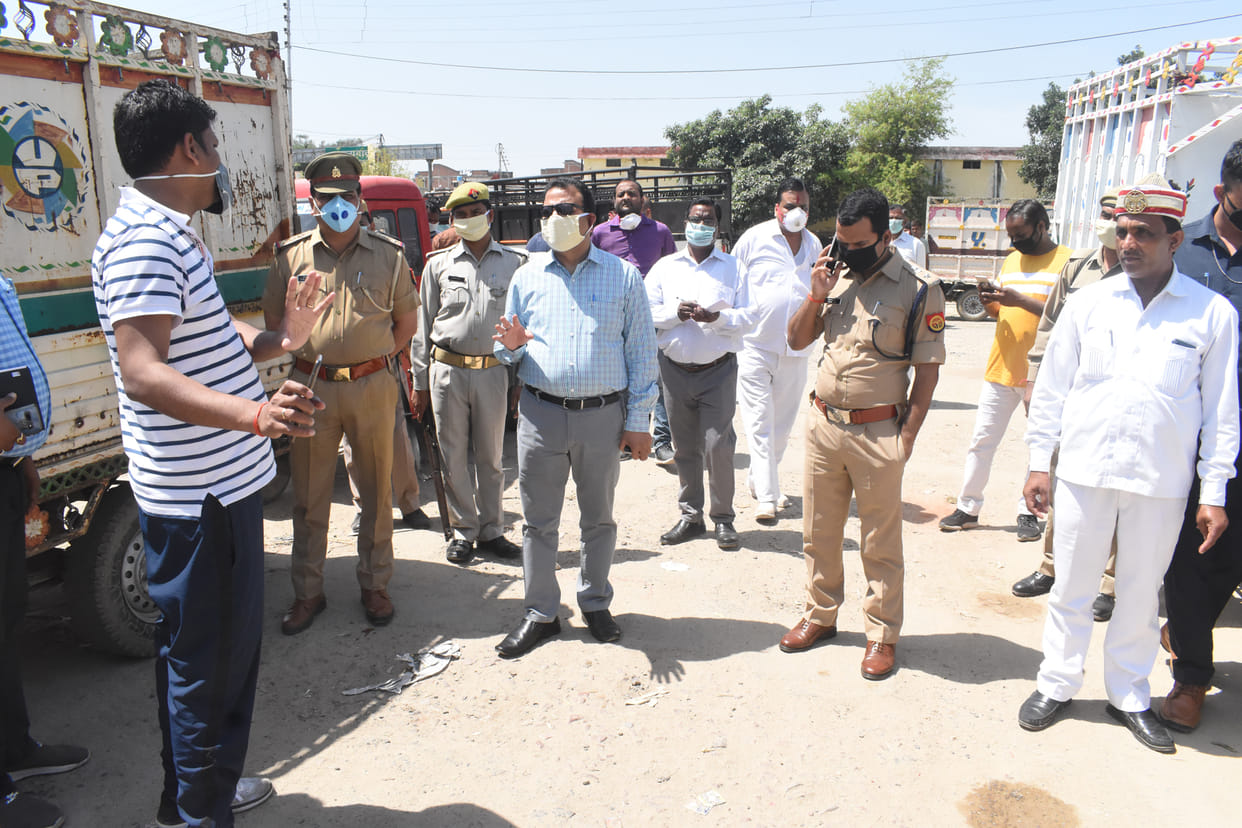 Vegetables, fruits and food grains delivered from door to door