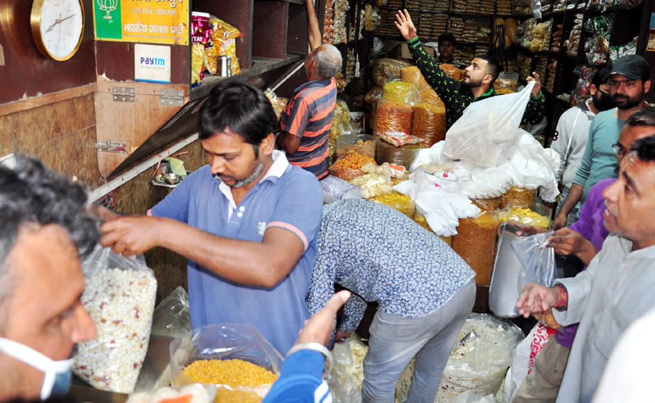 Crowds gathered in the mandis, there was a fight to collect goods