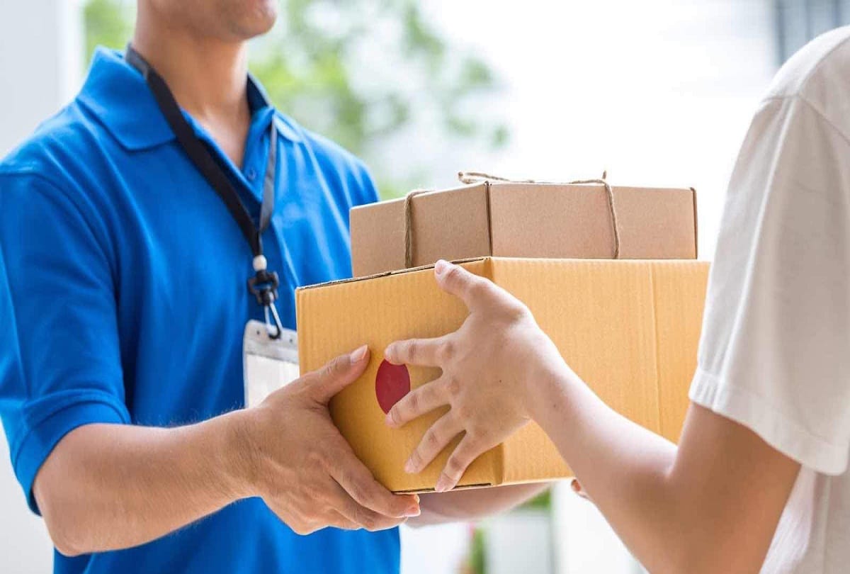 Fraud Cheating In Courier Service Sent Stones Demand Camers From Ghaziabad