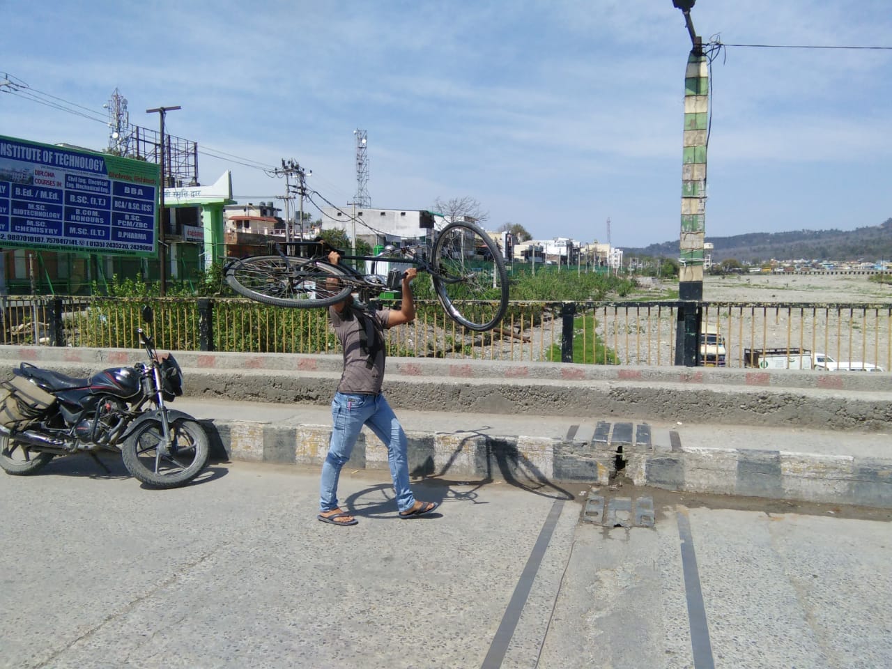 Lockdown in Uttarakhand News Update: watch police punishment in photos
