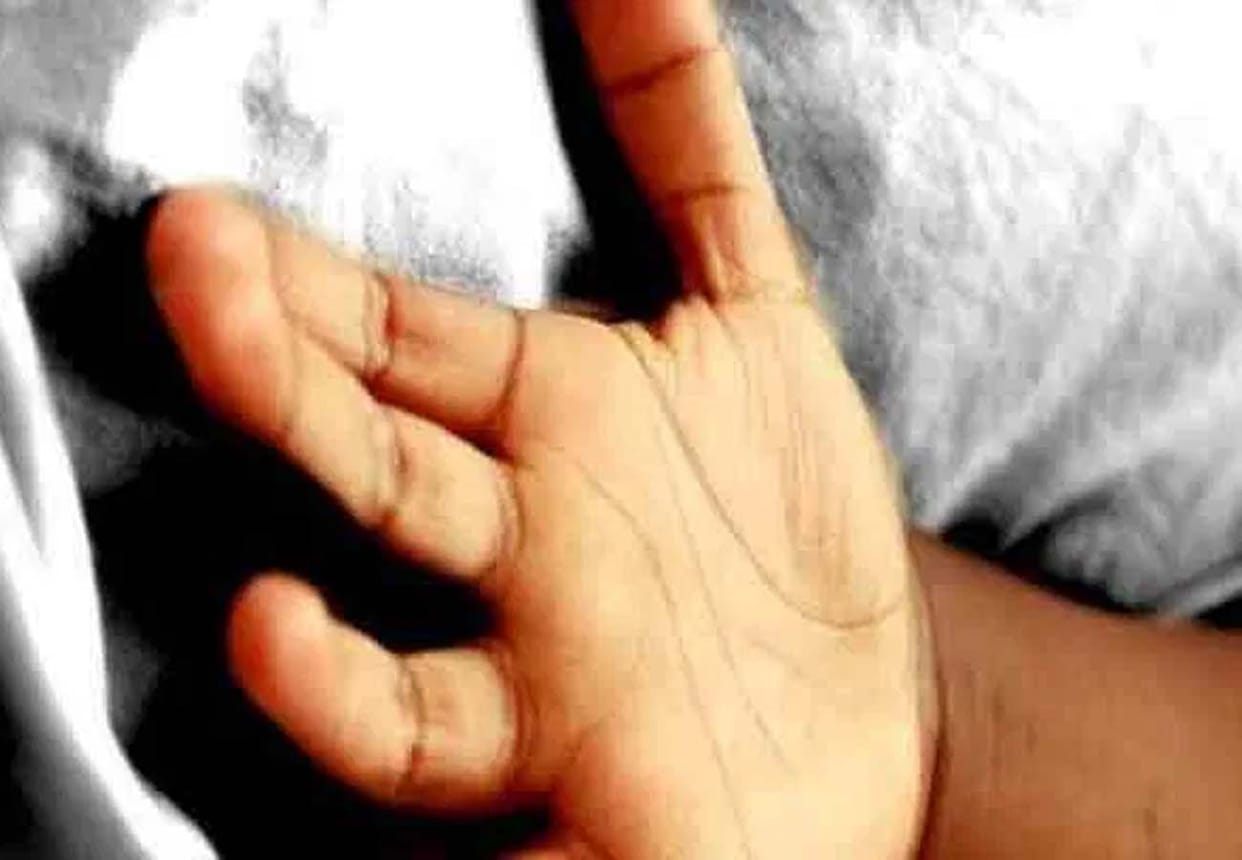 Innocent death by falling from roof while playing in mahoba