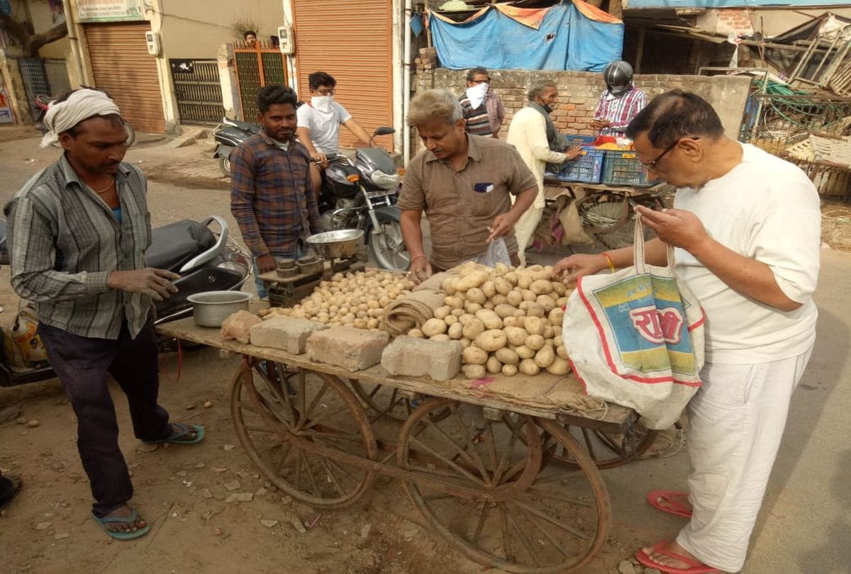 Agra Lockdown News Update In Hindi: vendor mobile numbers issued for door to door supply