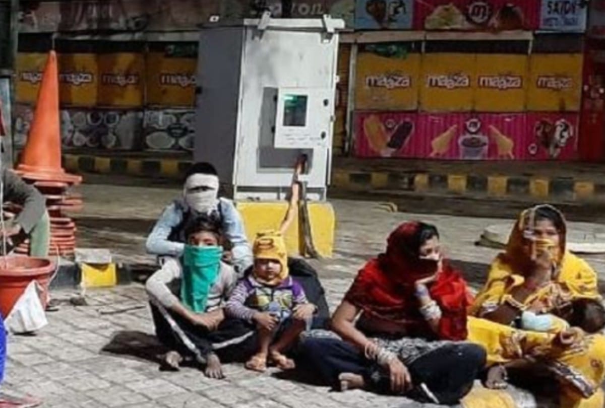 Lockdown News Update In Hindi: Police helping poor people in agra