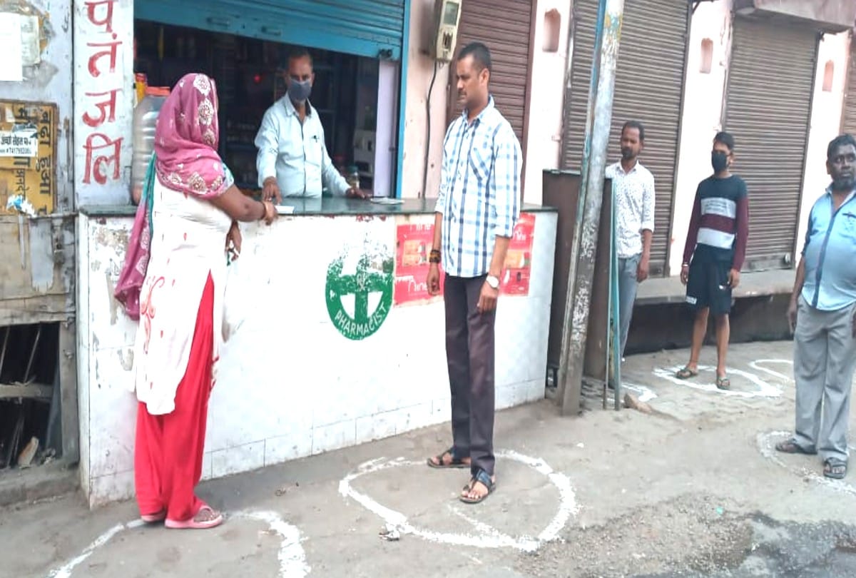 Lockdown in Agra News Latest Medical stores will now open till 5pm daily