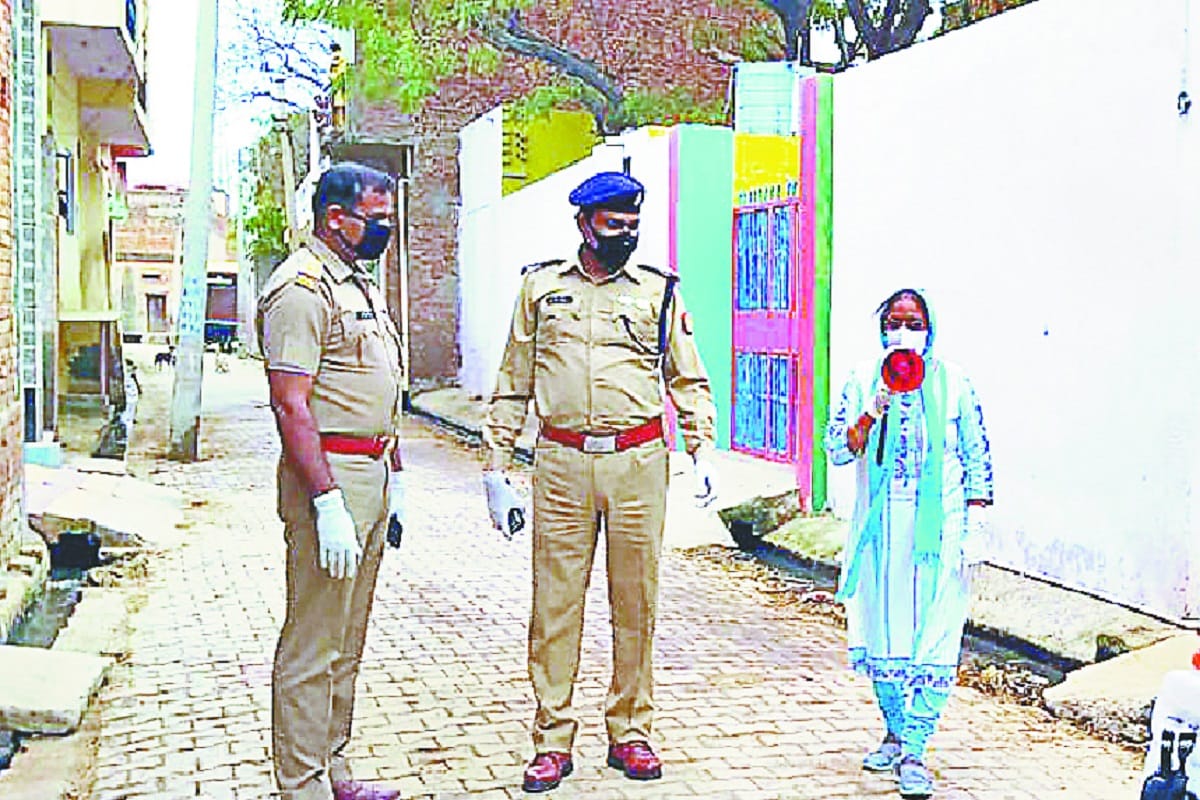 A positive case of corona has been found in a village in Baghpat district and there is panic among the villagers