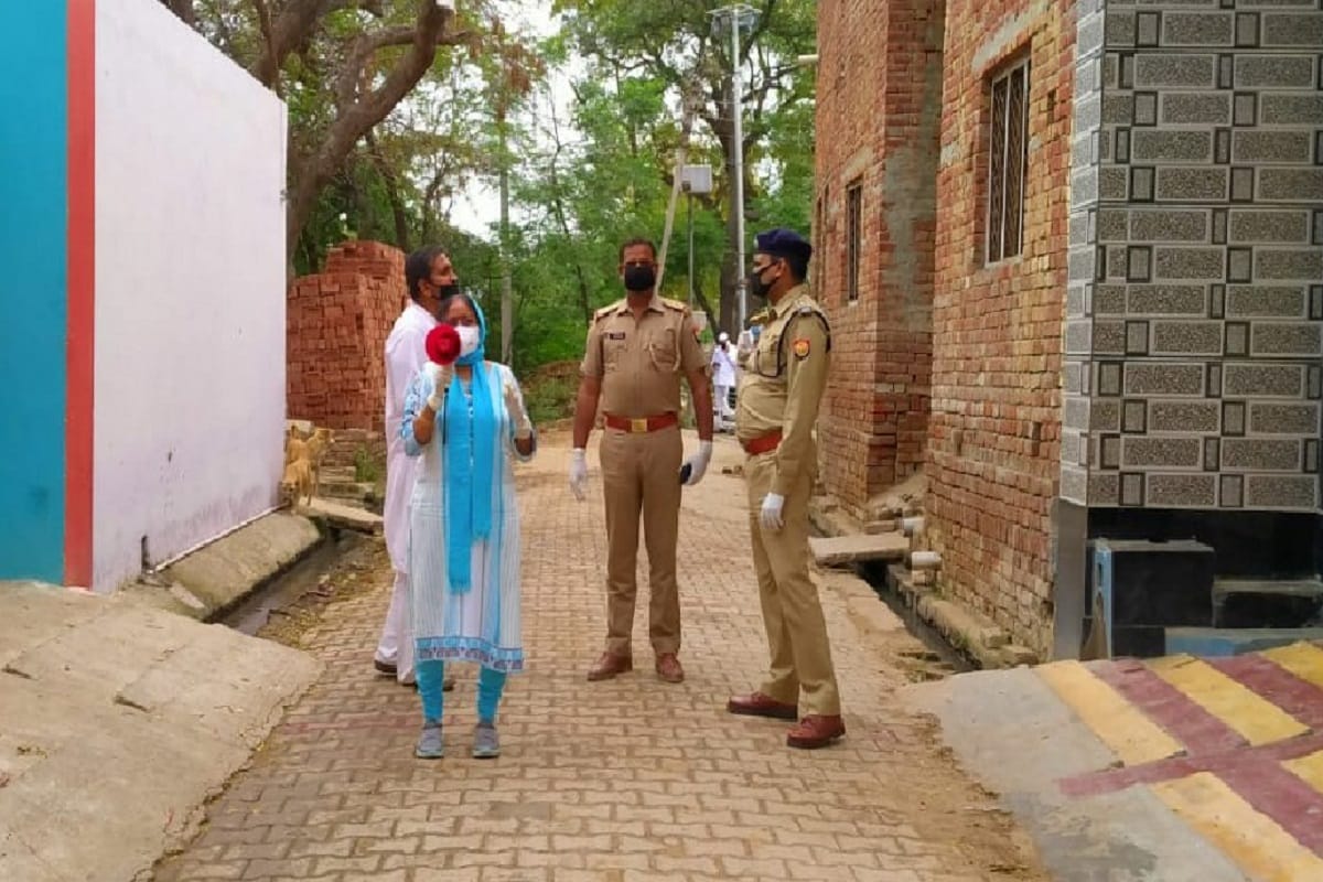 A positive case of corona has been found in a village in Baghpat district and there is panic among the villagers