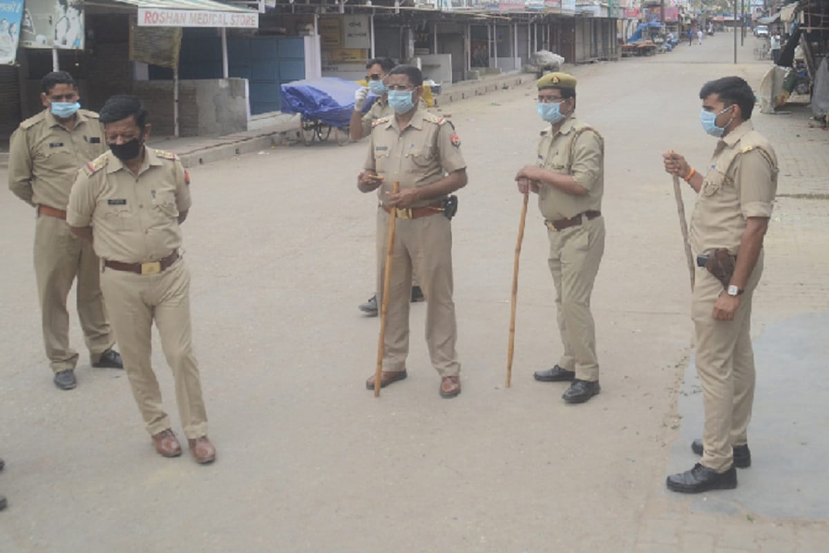 Lockdown update Meerut : know all about police lathi and Polycarbonate police Lathi