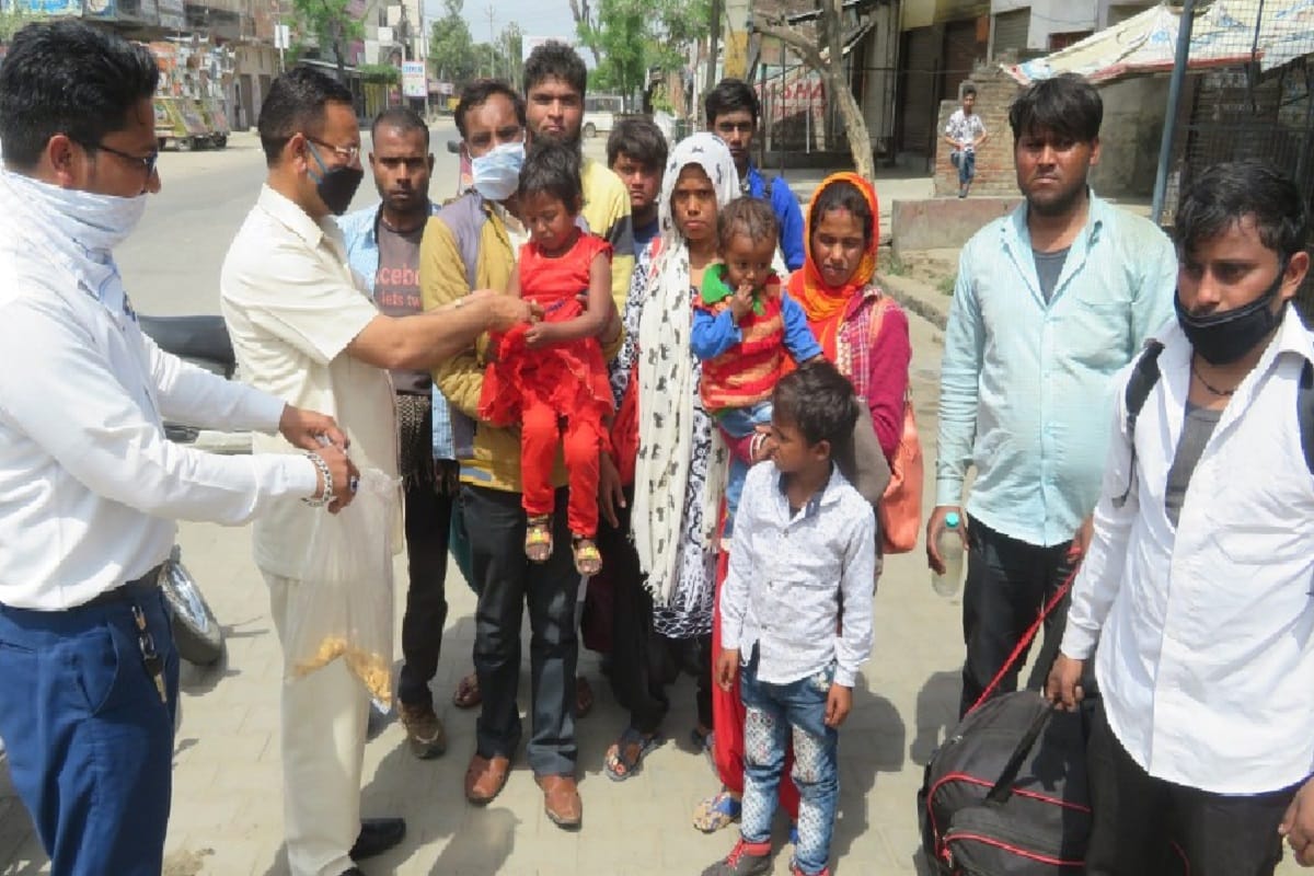 Corona, Many workers are stranded 520 km from their home in Bijnor district due lockdown