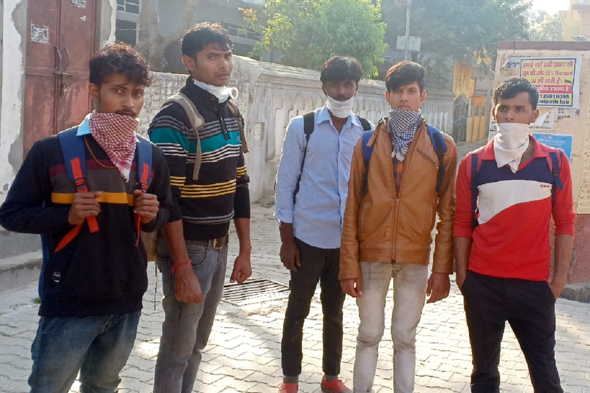 Corona, Many workers are stranded 520 km from their home in Bijnor district due lockdown