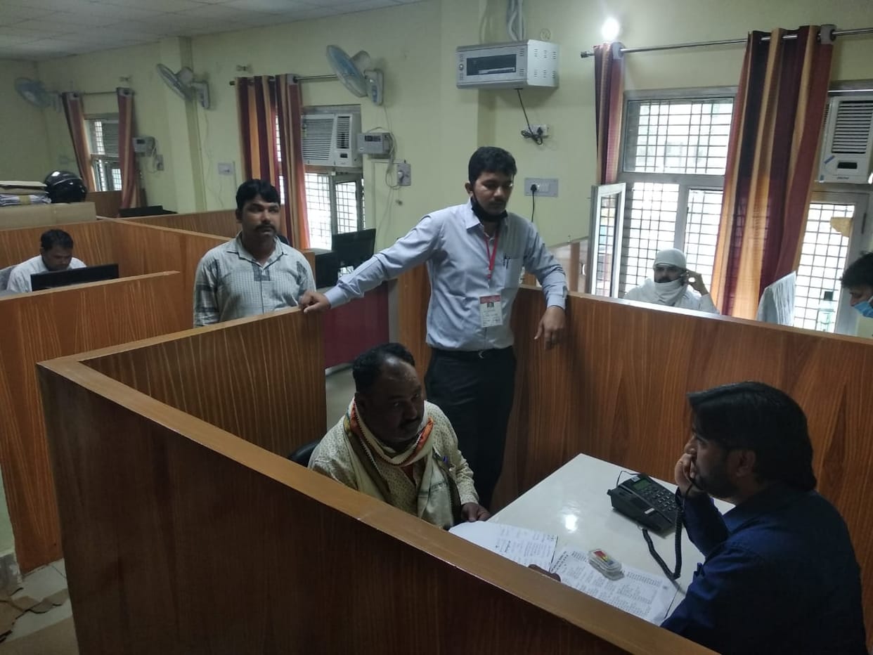 Man calling to Control room Vikas Bhawan on helpline number due to hunger during lockdown