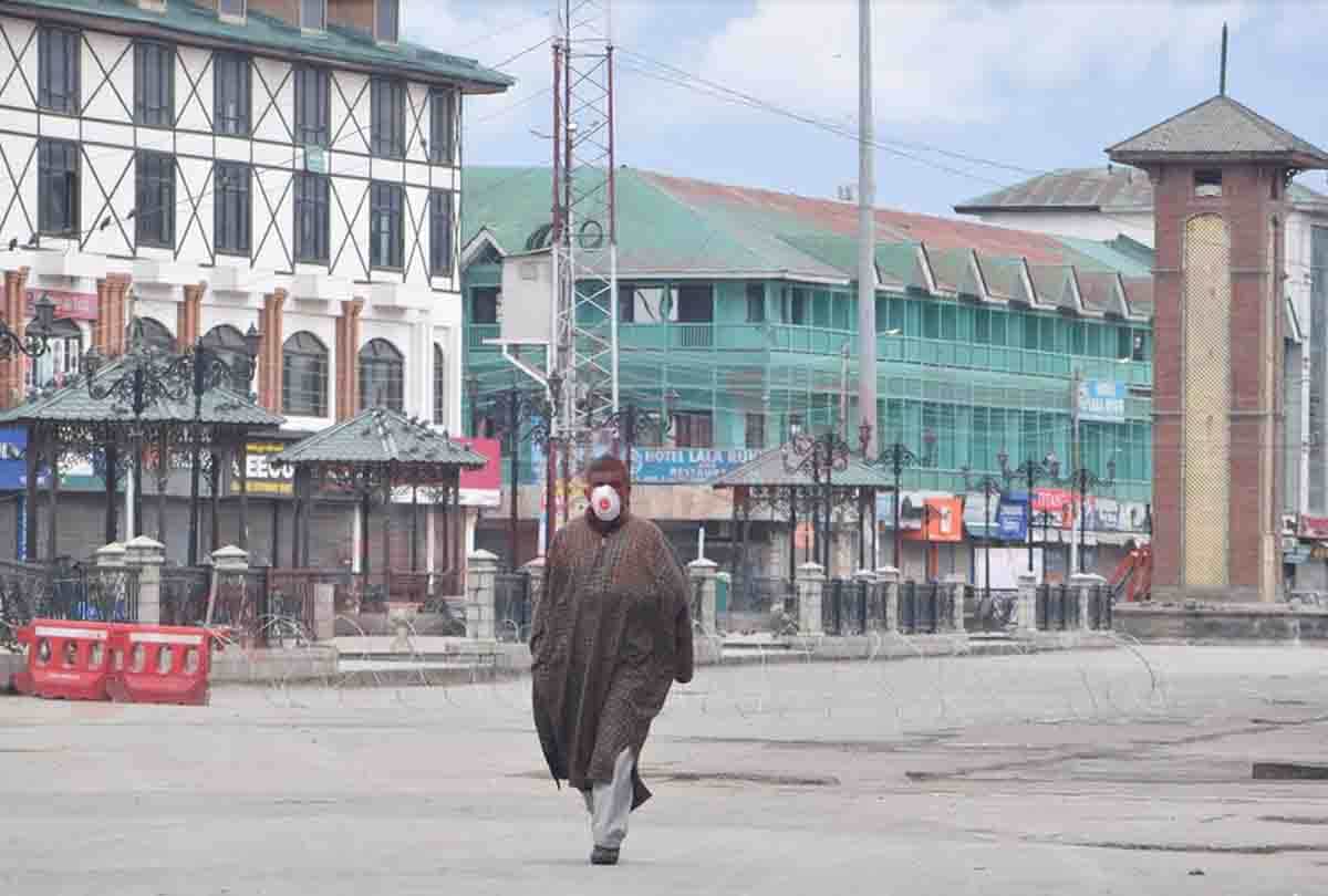 Coronavirus in Jammu Kashmir (J&K) news in Hindi, 10 people including two girls from Srinagar defeated Corona