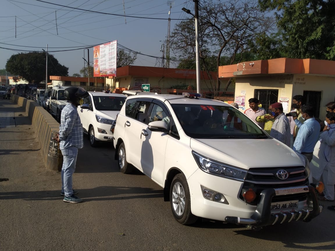 DIG, DM, SSP inspecting effect of strictness, lockdown followed in gorakhpur