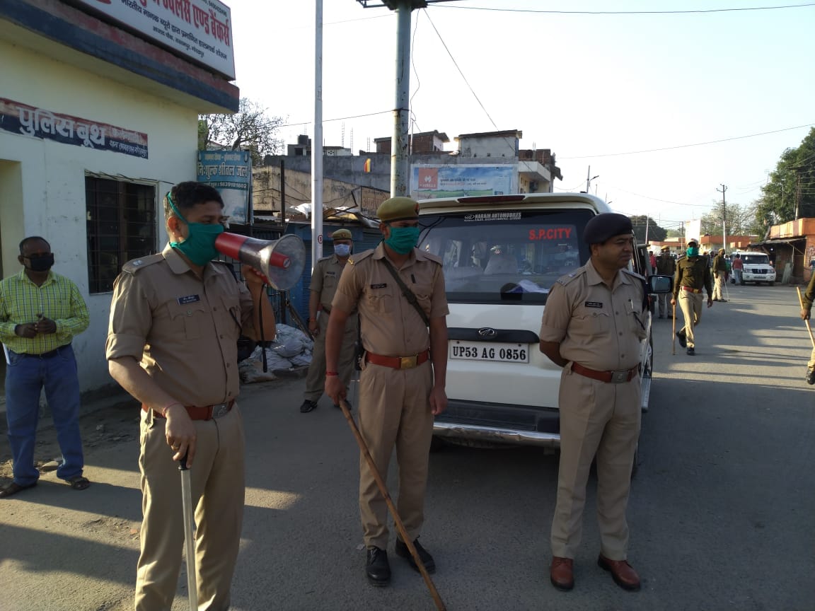 Two mobile vans will deliver food to policemen during Gorakhpur Lockdown