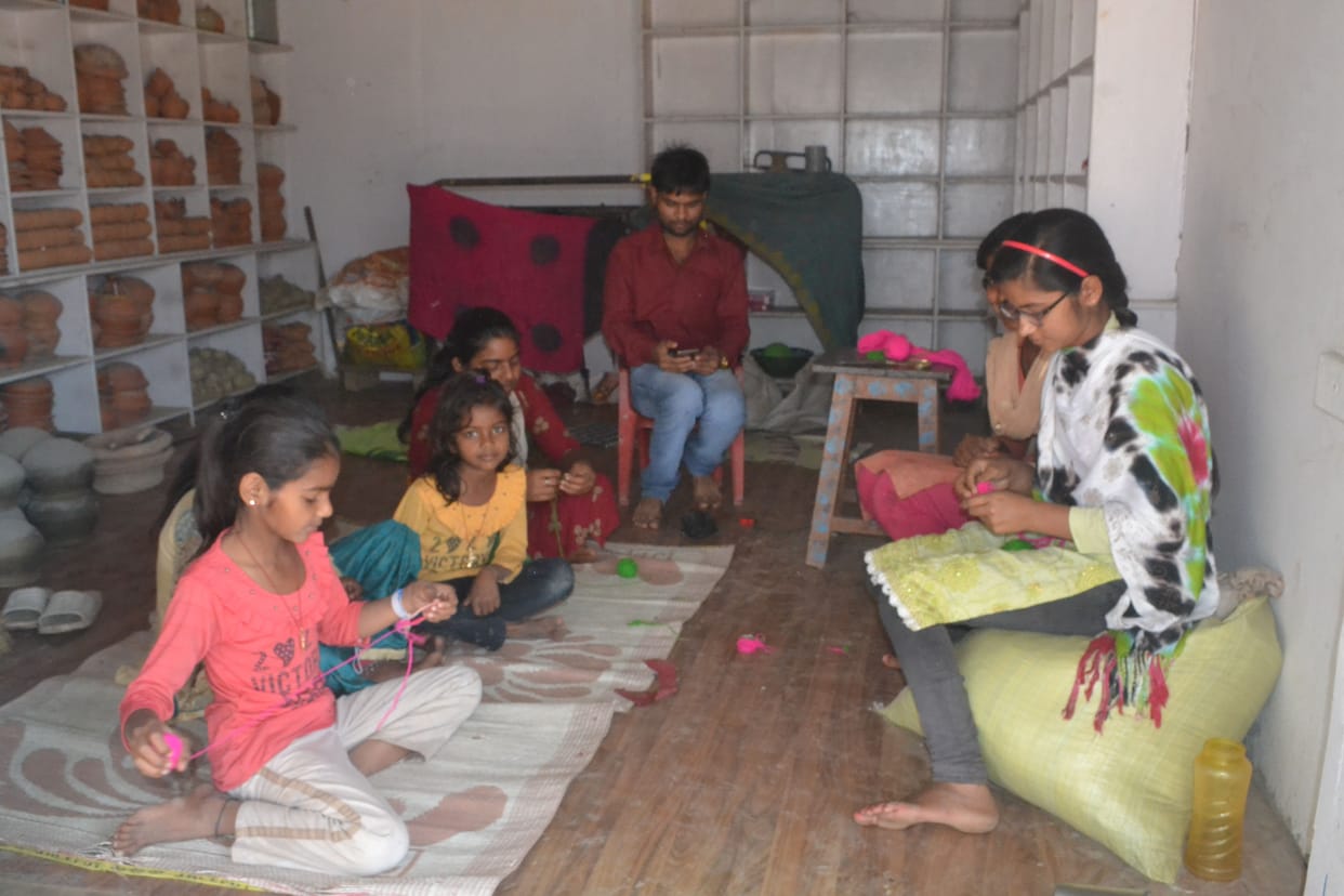 Santkabirnagar lockdown people are at home