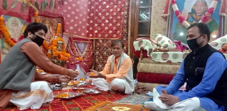 Worship of Durga's Brahmacharini form at home on second day of Navratri