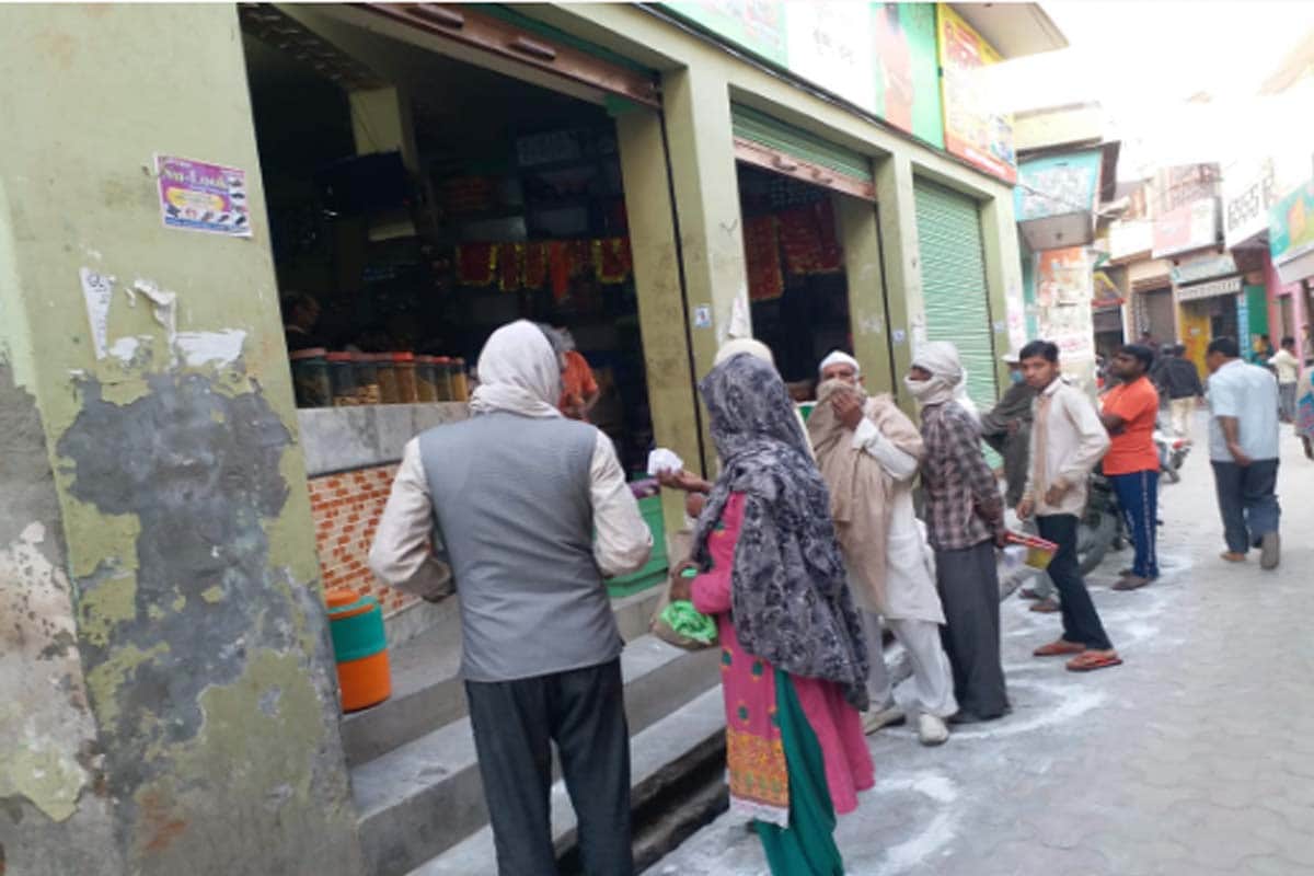 Lockdown Update News in Hindi: third day in western UP,  police appeal people to pay namaz at home