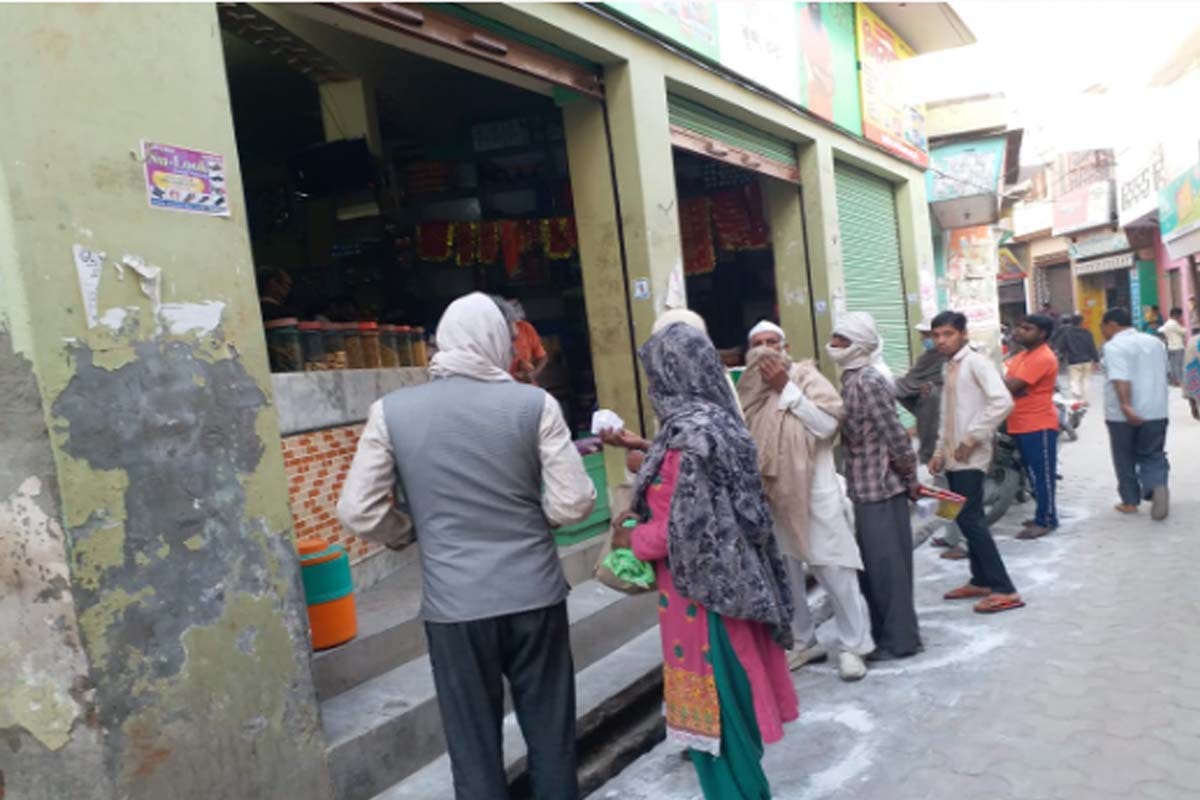 Lockdown Update News in Hindi: third day in western UP,  police appeal people to pay namaz at home
