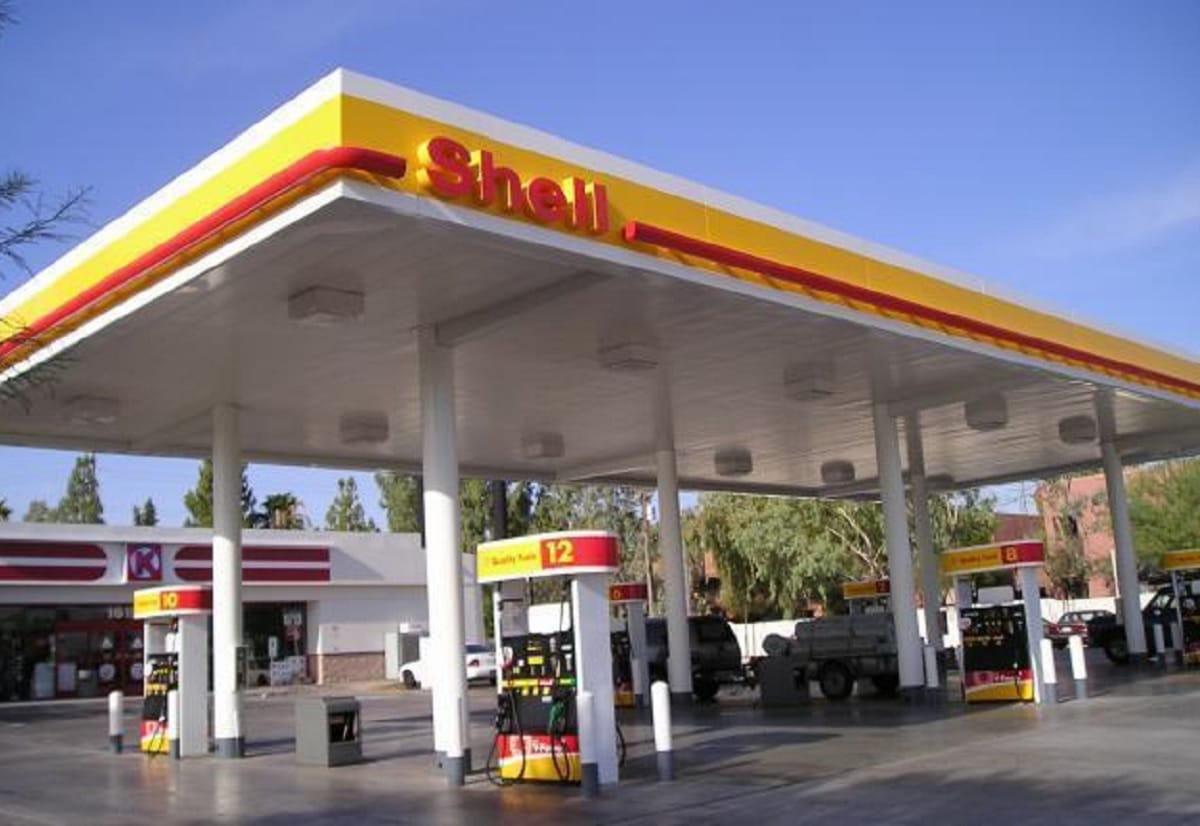 coronavirus Imran Khan announce to reduce prices of all petroleum products by Rs 15 per litre for three months