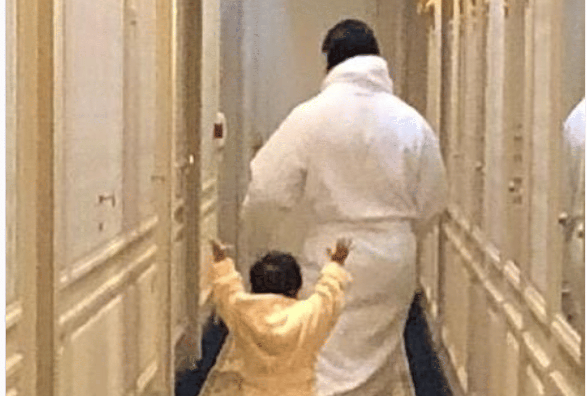 saif ali khan son taimur ali khan asked a question to reporter on live tv