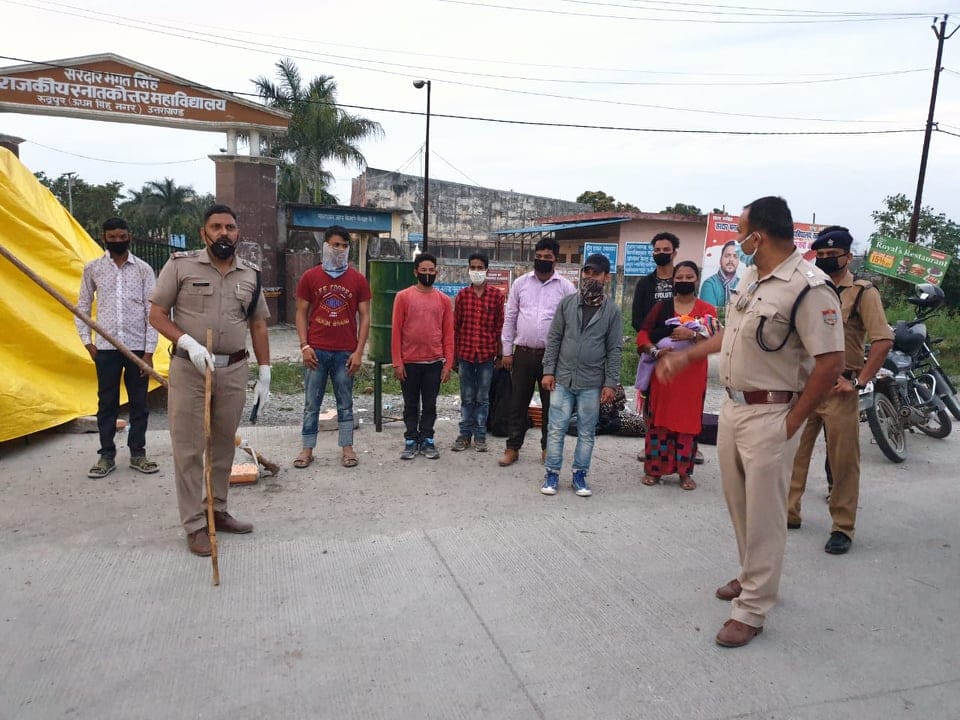 Lockdown in Uttarakhand: Women carry child and walked, Reached from delhi to uttarakhand, Photos