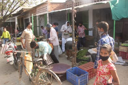 Third day of lockdown: Arbitration of shopkeepers continues amidst administrative tightness, less visible customers in vegetable markets