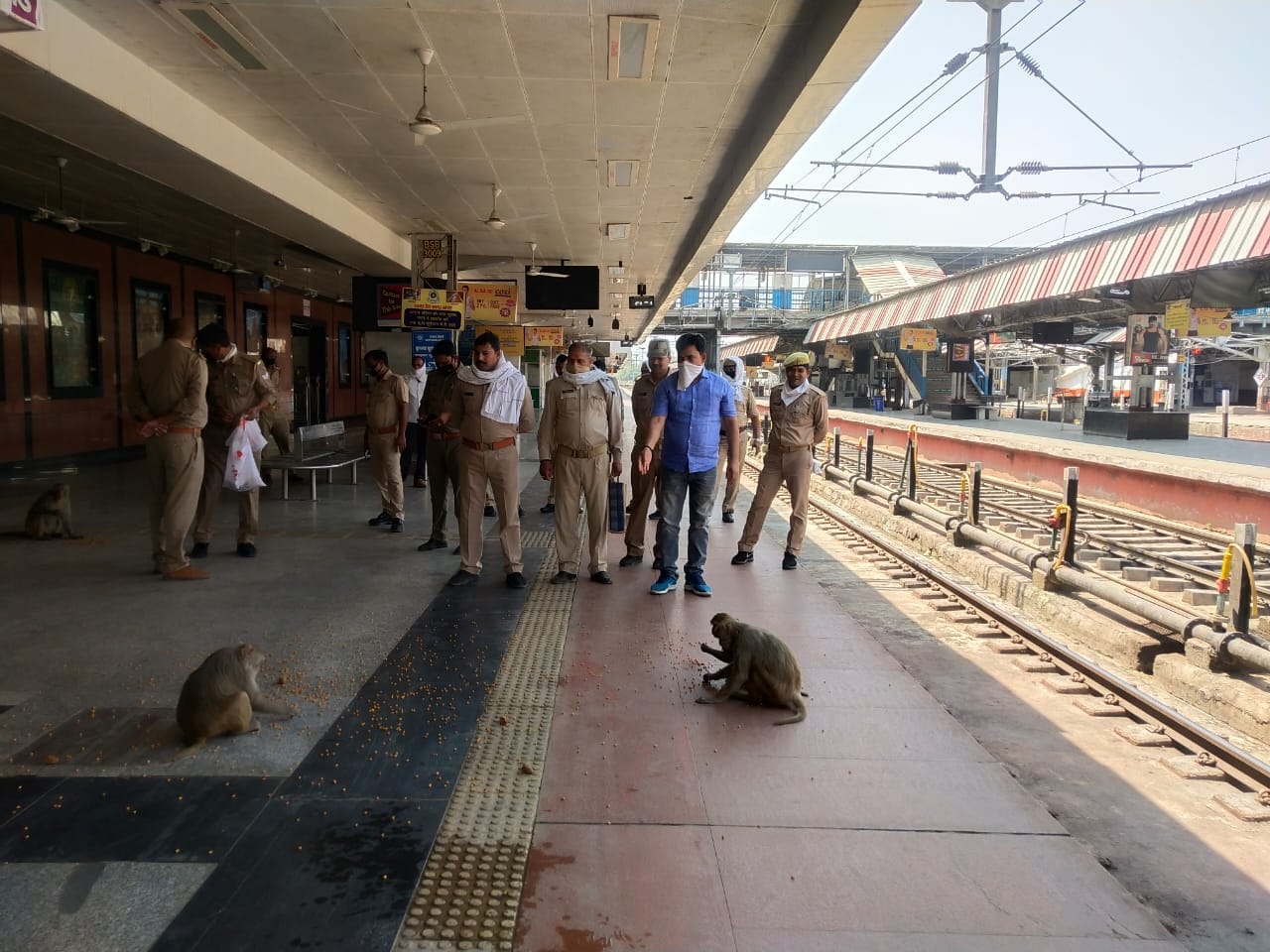 In the lock down, the workers left destitute, monasteries and temples extended help