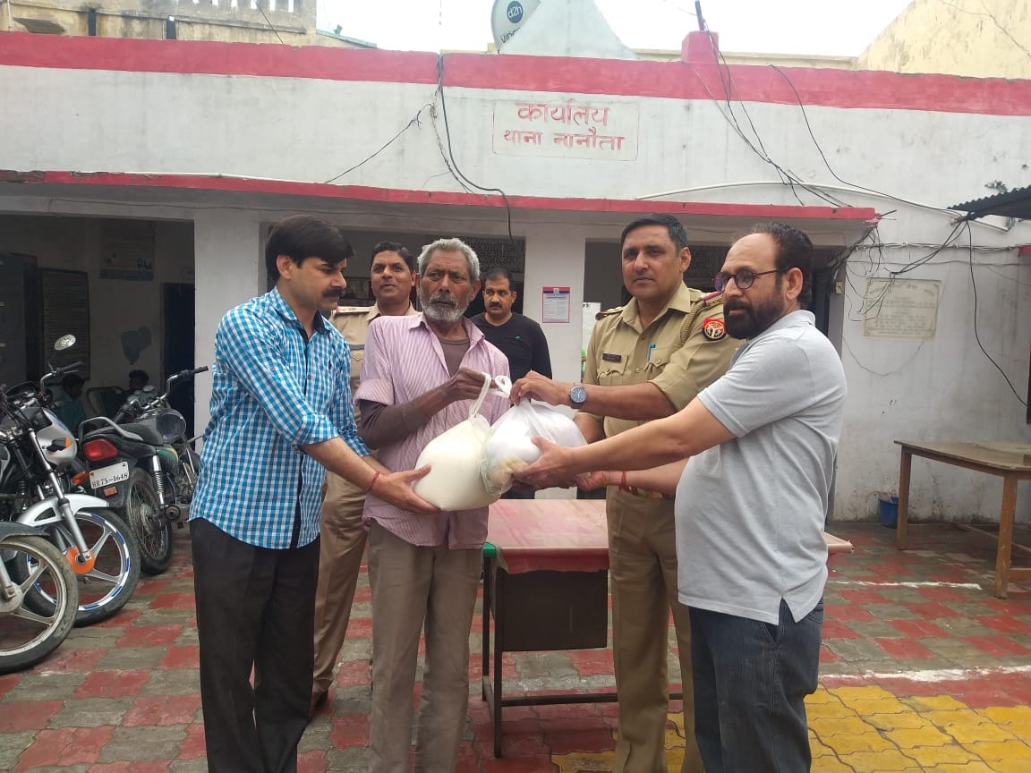 Emotion of khaki, food provided to the needy