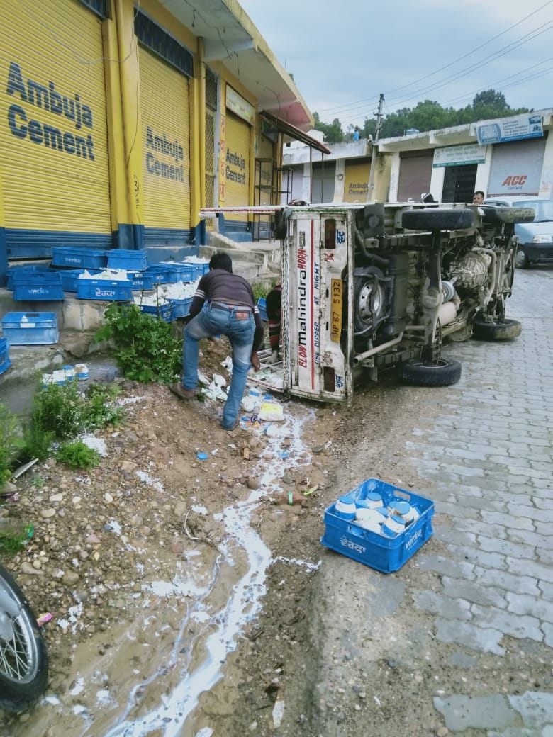 milk vehical skid on road