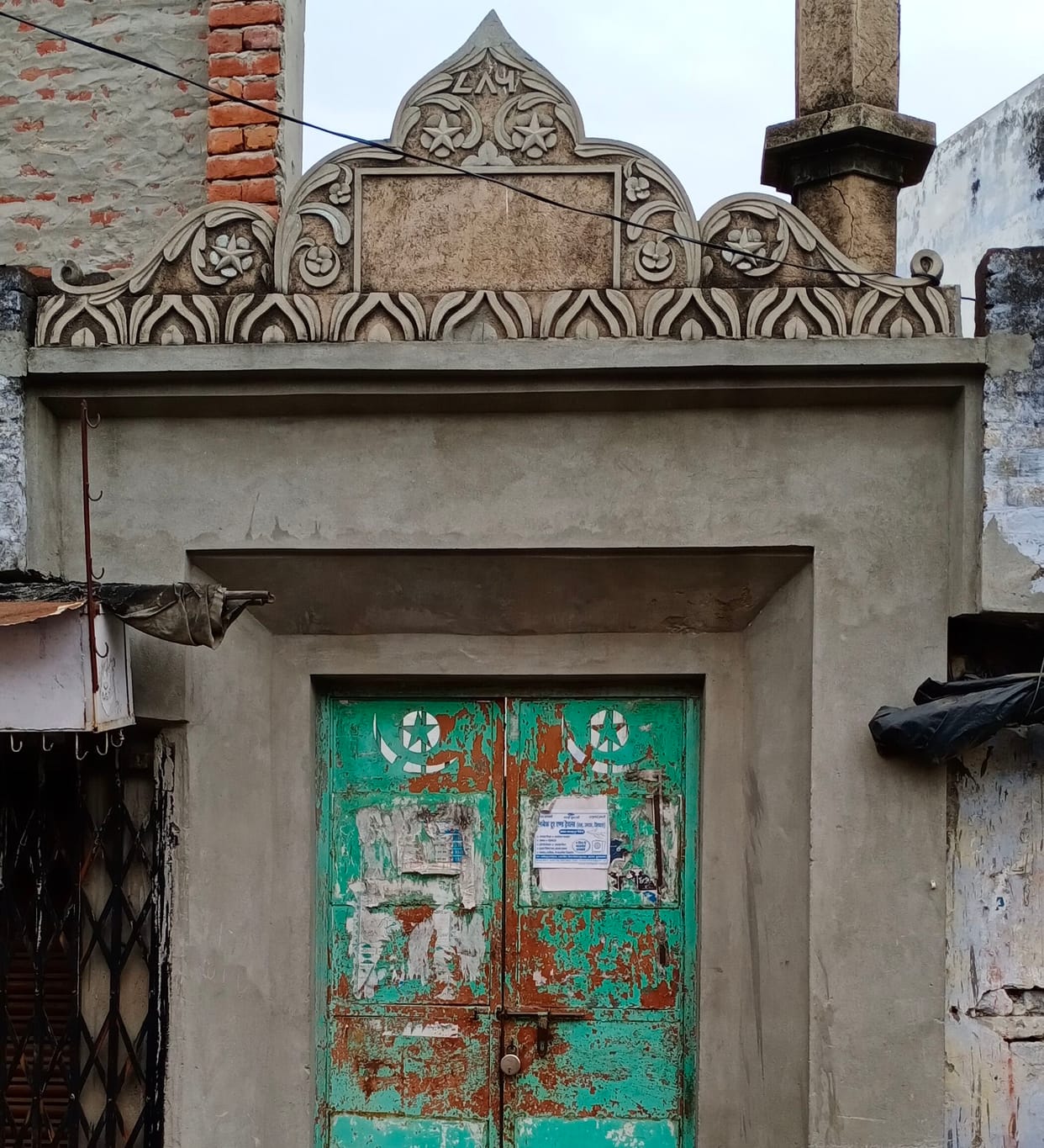 Namazis offer prayers in homes
