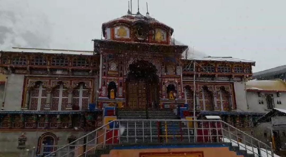 Weather Forecast Today Update in Badrinath, Kedarnath Char Dham Yatra:  sadhu doing tapasya in minus four degree temperature in char dham